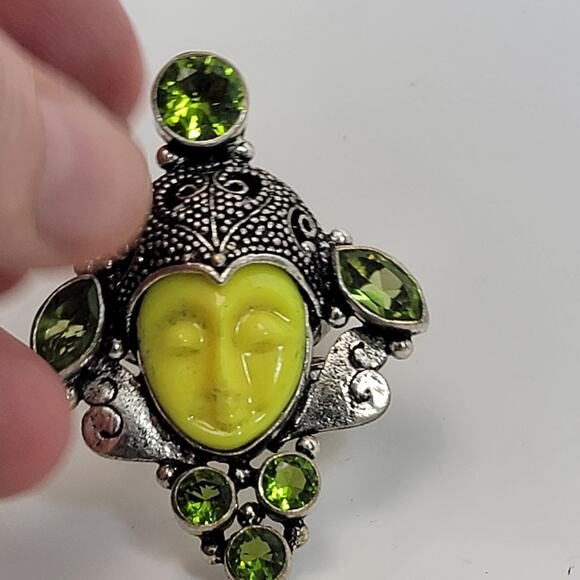 Vintage Carved Yellow Face Ring with Peridot Accents,  Silver Jewelry - Picture 3 of 10